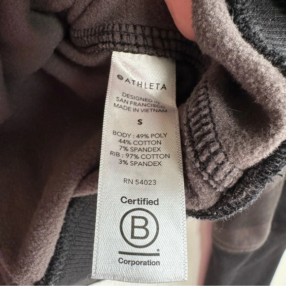 Athleta Black & Gray Camo Triumph Hoodie Zip Up Jacket Size Small Camouflage - Picture 11 of 12